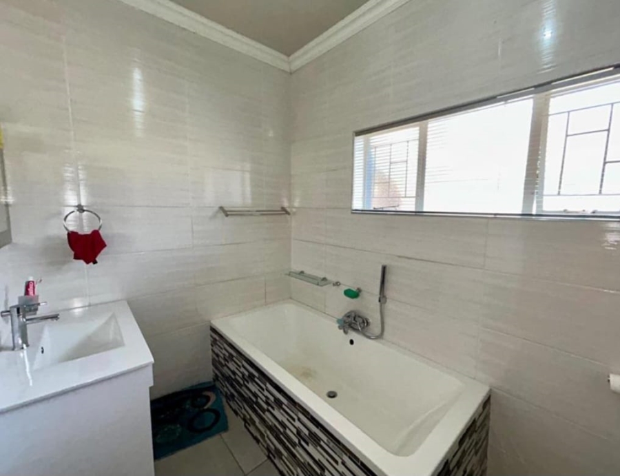 4 Bedroom Property for Sale in Carters Glen Northern Cape